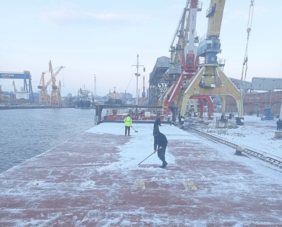 Four Oceans vessel being loaded at port